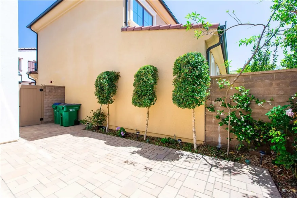 132 Stallion Irvine, CA 92602