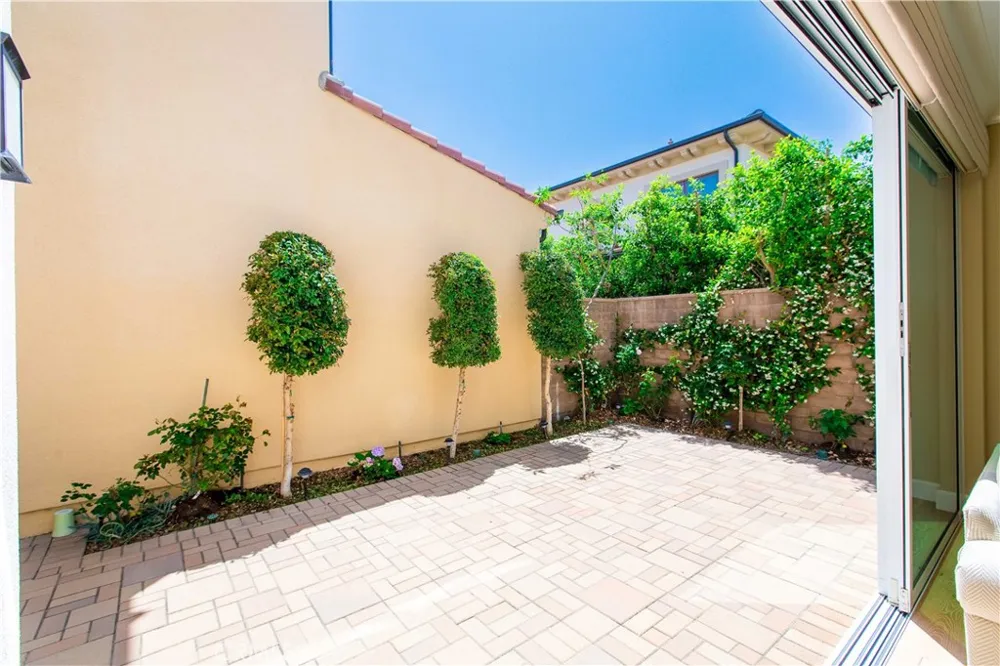 132 Stallion Irvine, CA 92602