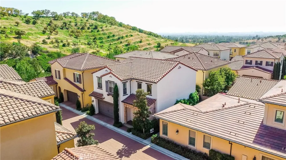 132 Stallion Irvine, CA 92602