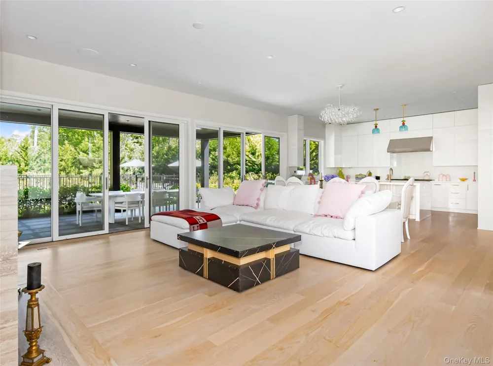 21 Lily Pond Drive Sag Harbor, NY 11963