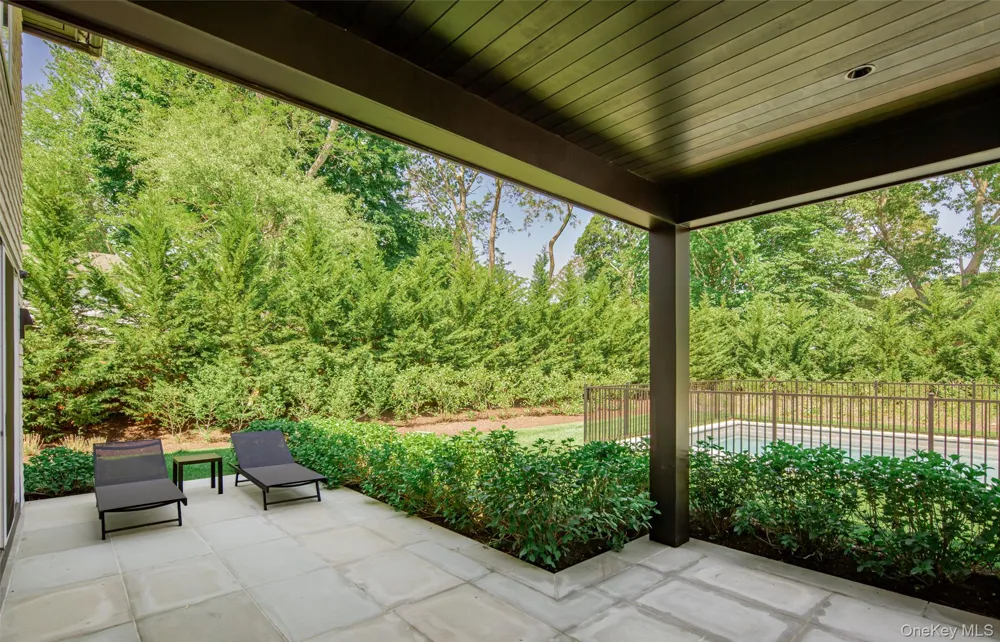 21 Lily Pond Drive Sag Harbor, NY 11963