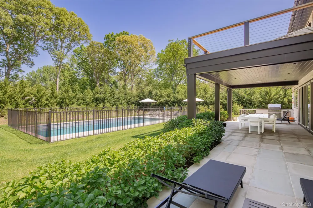 21 Lily Pond Drive Sag Harbor, NY 11963