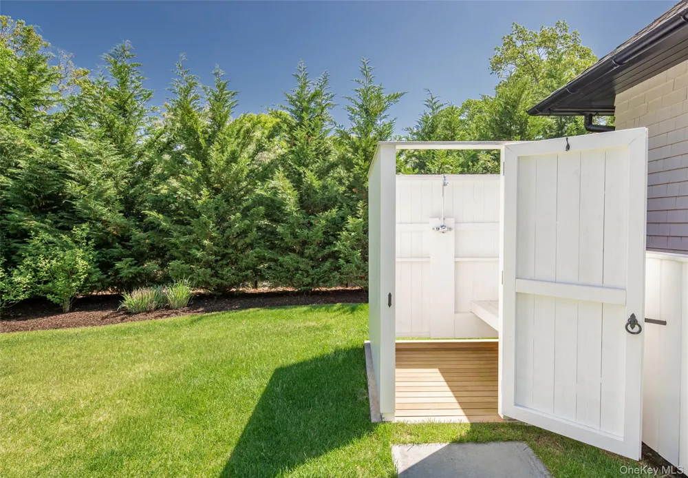 21 Lily Pond Drive Sag Harbor, NY 11963