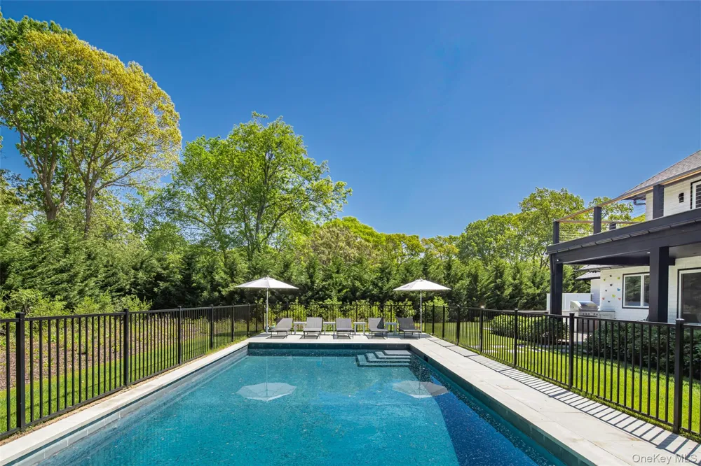 21 Lily Pond Drive Sag Harbor, NY 11963