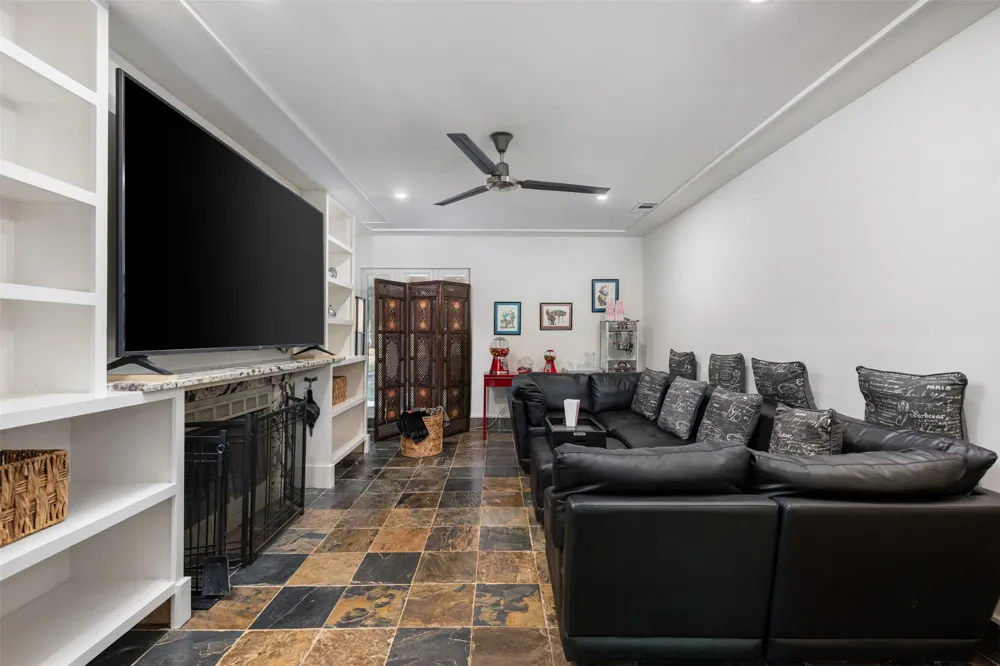 212 County Road 229 Road Briggs, TX 78608