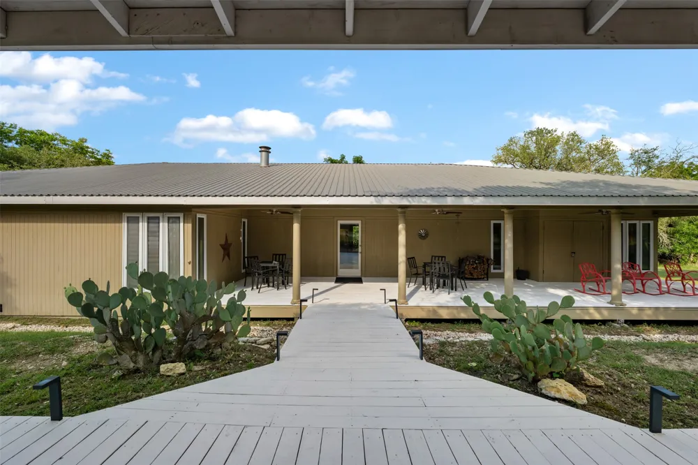 212 County Road 229 Road Briggs, TX 78608