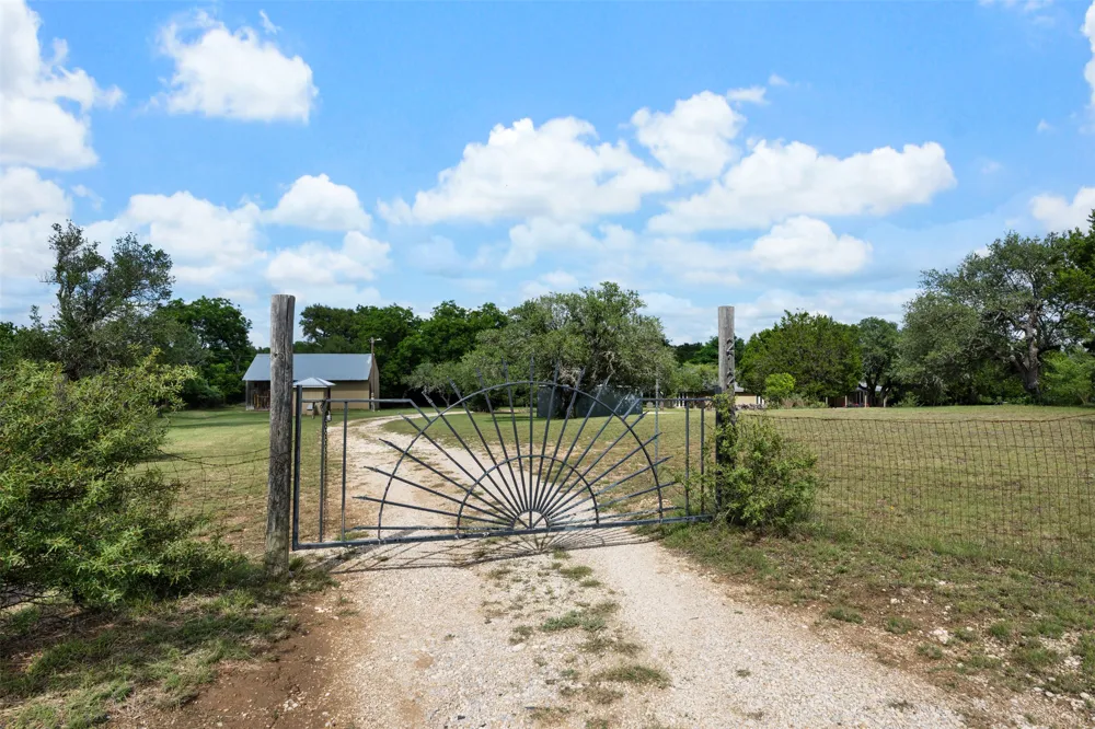 212 County Road 229 Road Briggs, TX 78608