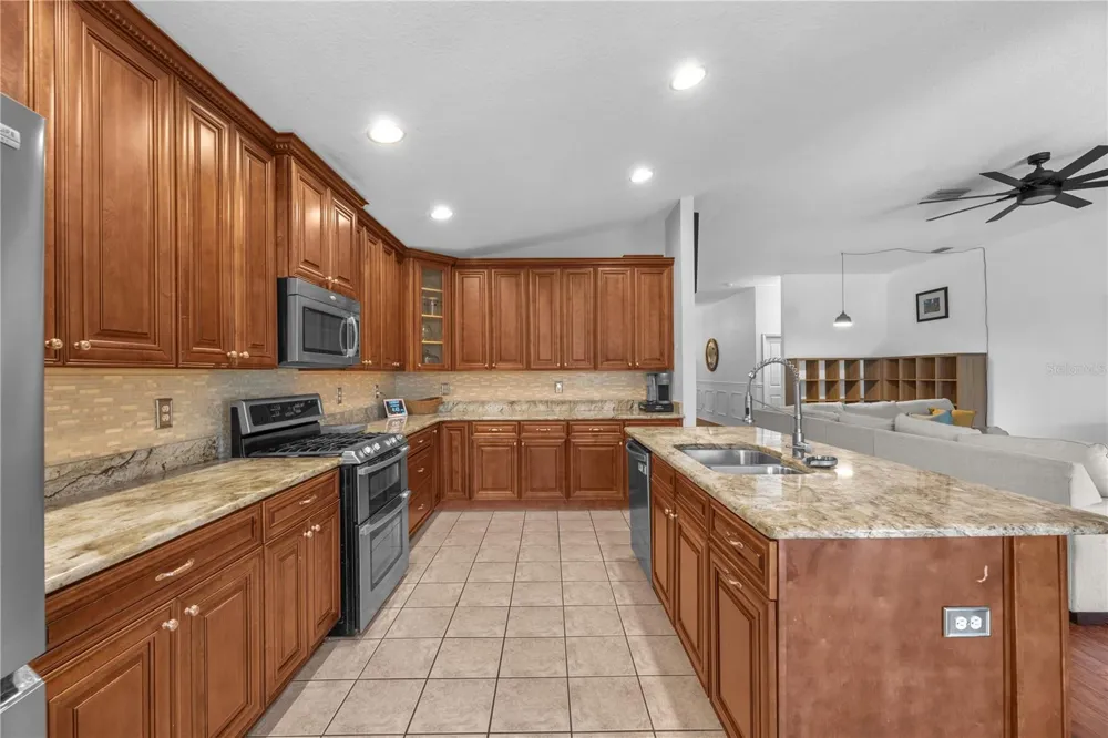 16316 BRIDGEGLADE LANE Lithia, FL 33547