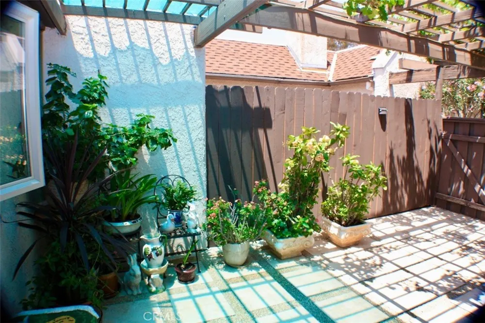 15656 Viewridge Granada Hills, CA 91344