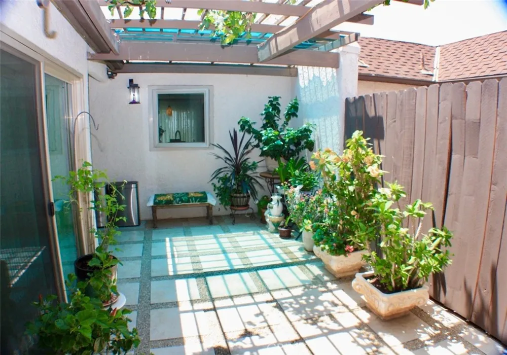 15656 Viewridge Granada Hills, CA 91344
