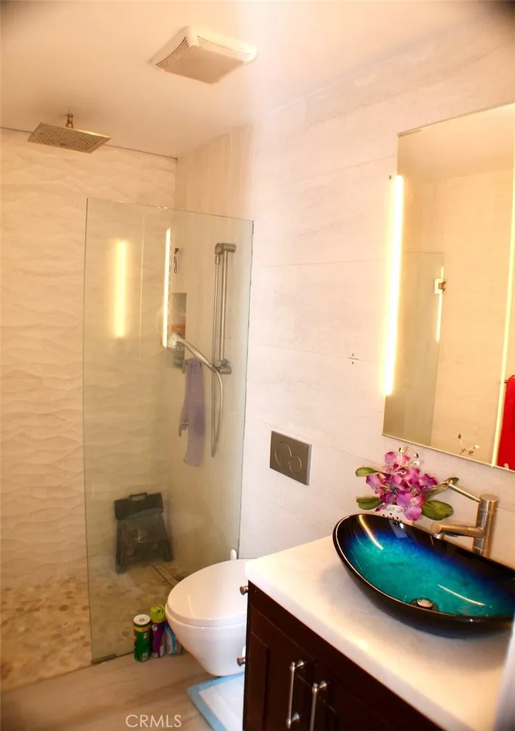 15656 Viewridge Granada Hills, CA 91344