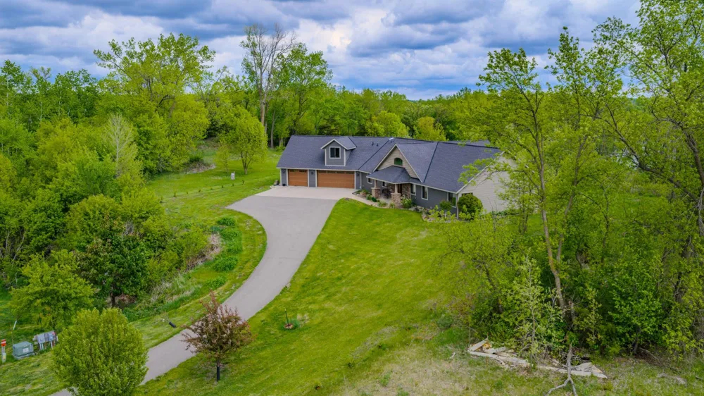 3417 Games Lake Avenue New London, MN 56273