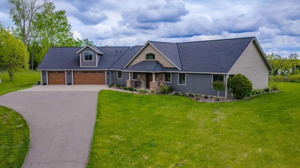3417 Games Lake Avenue New London, MN 56273