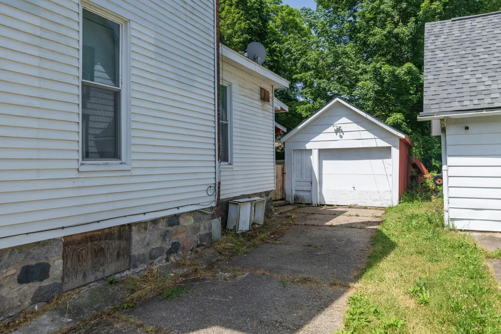 518 Walnut Street Three Rivers City, MI 49093
