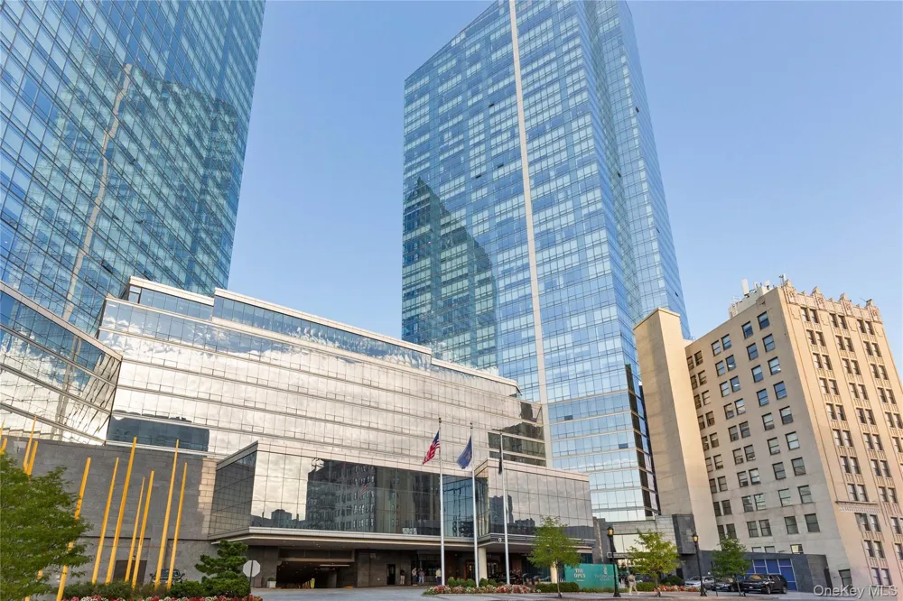 1 Renaissance Square #33G (V7G) White Plains, NY 10601