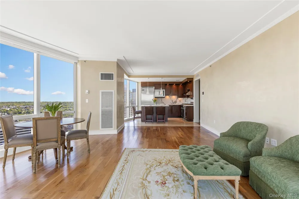 1 Renaissance Square #33G (V7G) White Plains, NY 10601