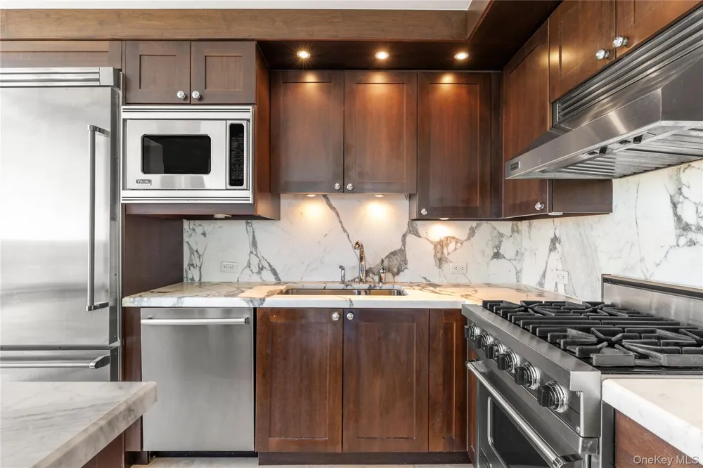 1 Renaissance Square #33G (V7G) White Plains, NY 10601