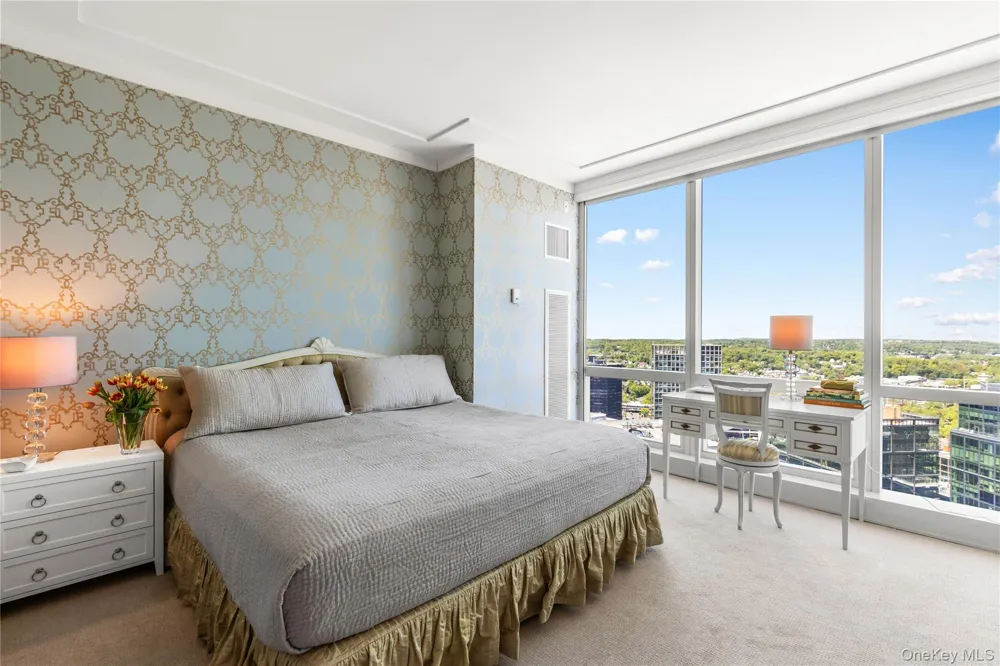1 Renaissance Square #33G (V7G) White Plains, NY 10601