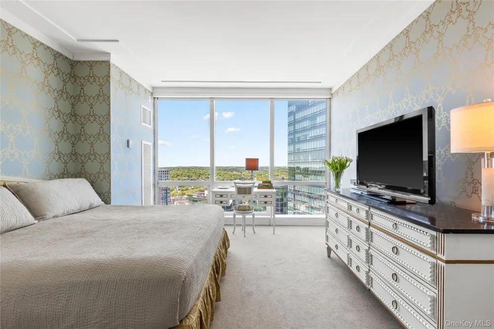 1 Renaissance Square #33G (V7G) White Plains, NY 10601