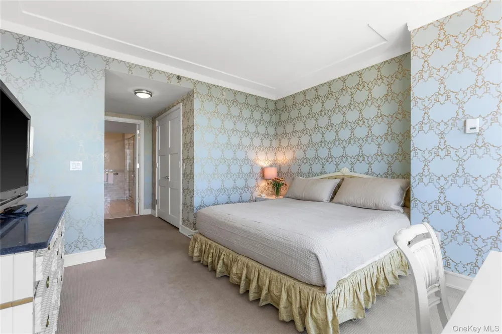 1 Renaissance Square #33G (V7G) White Plains, NY 10601