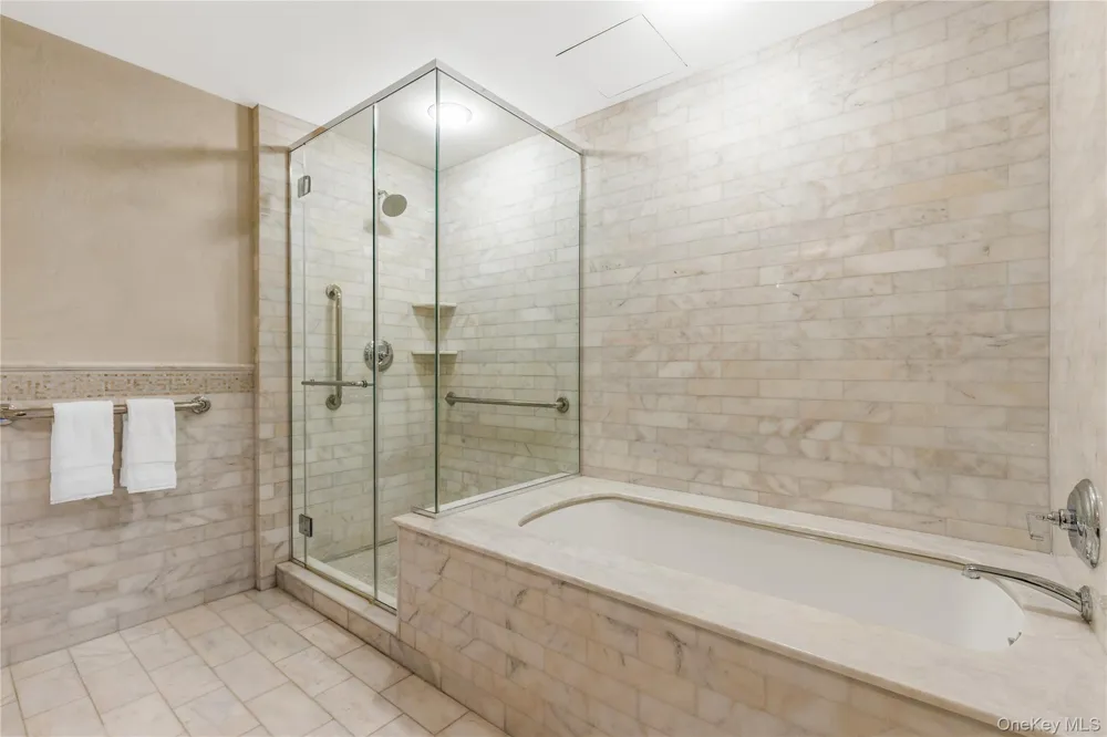 1 Renaissance Square #33G (V7G) White Plains, NY 10601