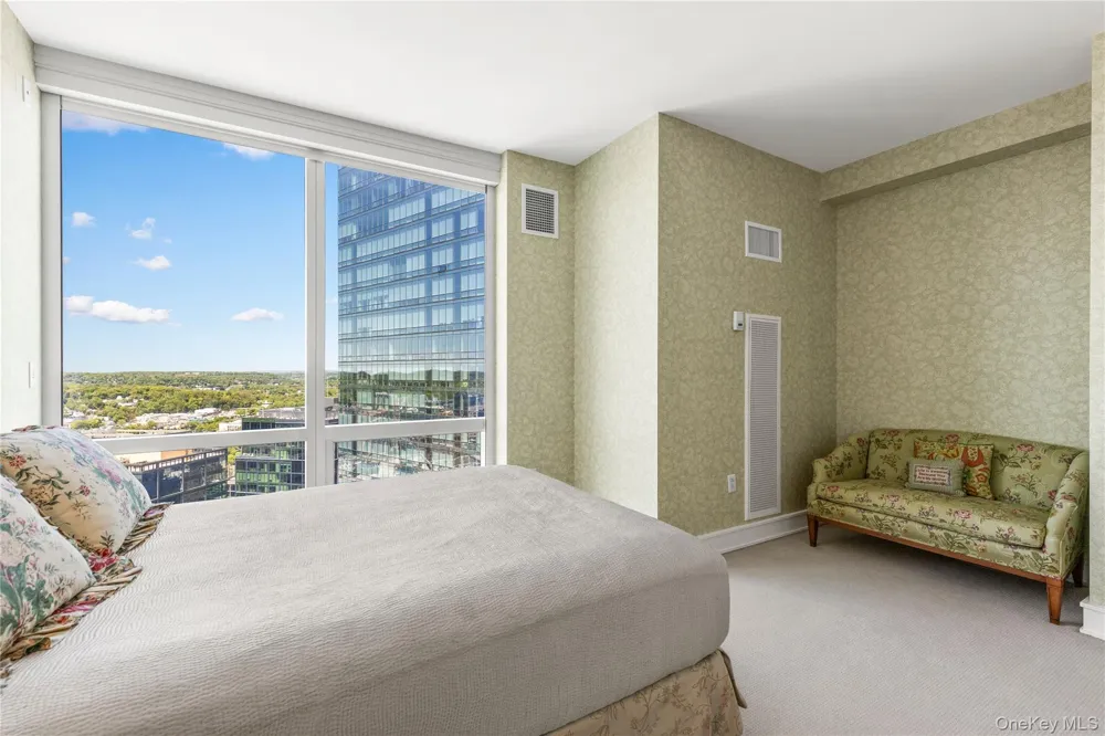 1 Renaissance Square #33G (V7G) White Plains, NY 10601