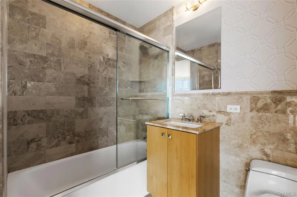1 Renaissance Square #33G (V7G) White Plains, NY 10601