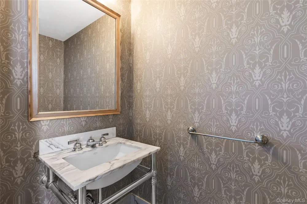 1 Renaissance Square #33G (V7G) White Plains, NY 10601