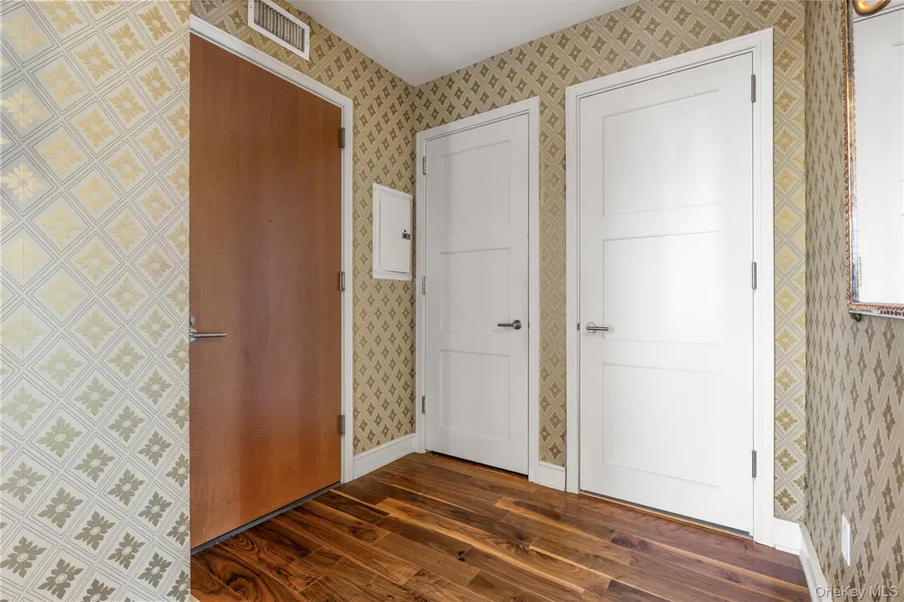 1 Renaissance Square #33G (V7G) White Plains, NY 10601