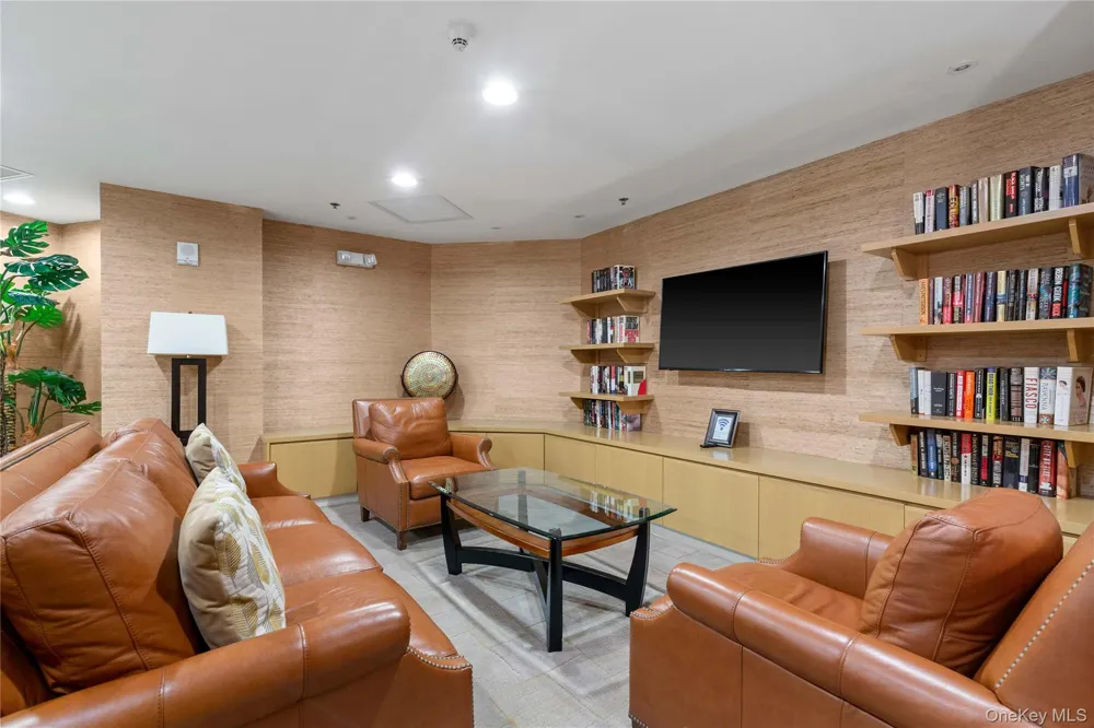 1 Renaissance Square #33G (V7G) White Plains, NY 10601