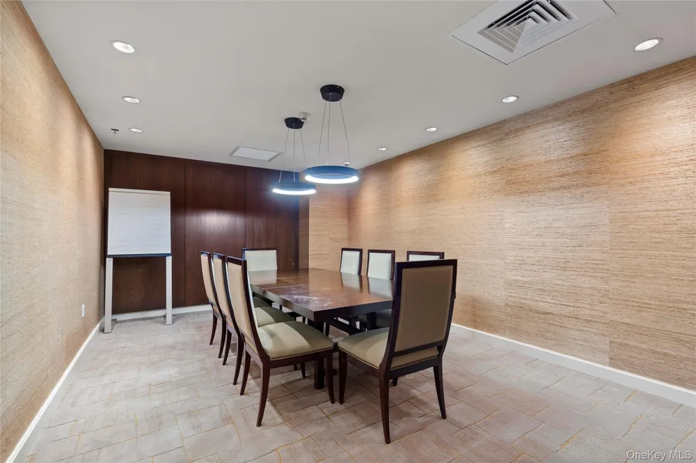 1 Renaissance Square #33G (V7G) White Plains, NY 10601