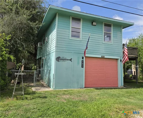 703 E Houston Avenue
