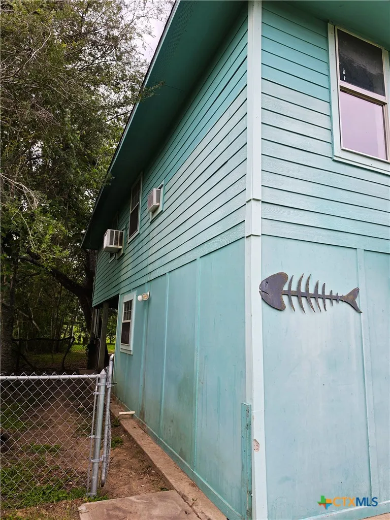 703 E Houston Avenue Seadrift, TX 77983