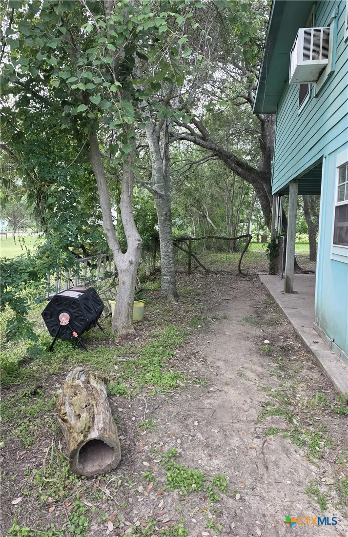 703 E Houston Avenue Seadrift, TX 77983