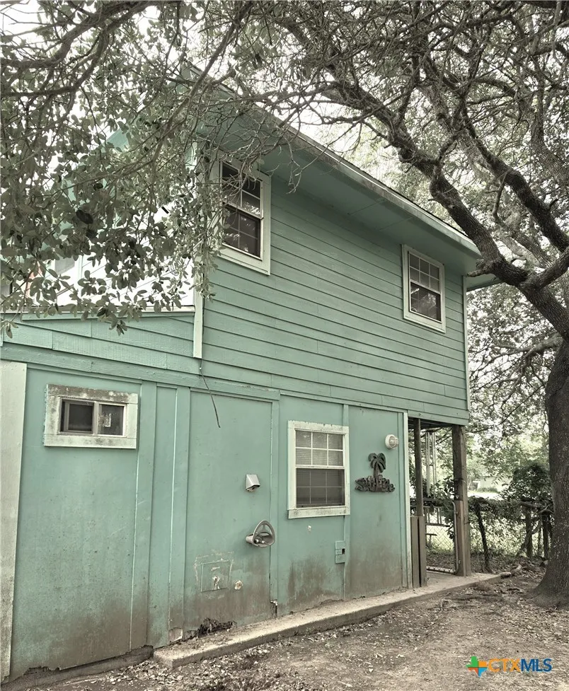 703 E Houston Avenue Seadrift, TX 77983