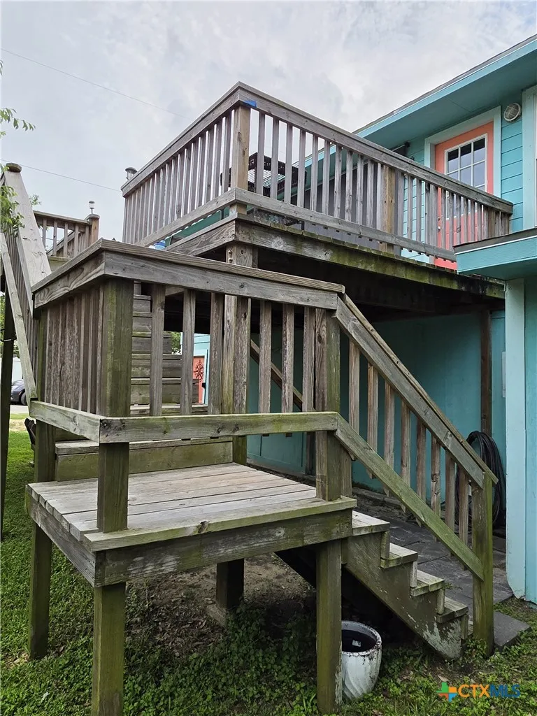 703 E Houston Avenue Seadrift, TX 77983