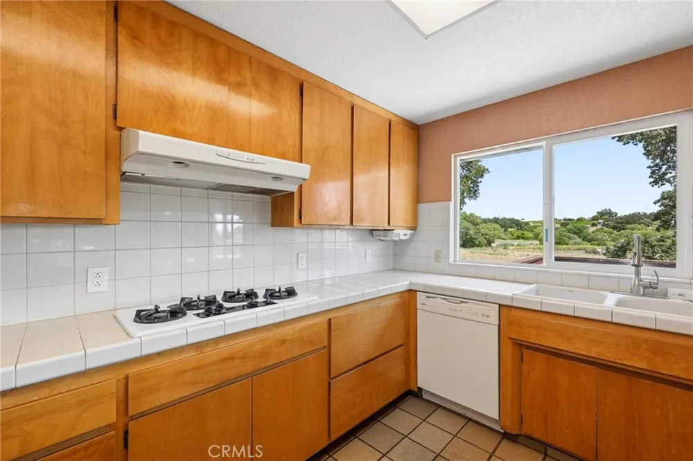 335 Phillips Templeton, CA 93465