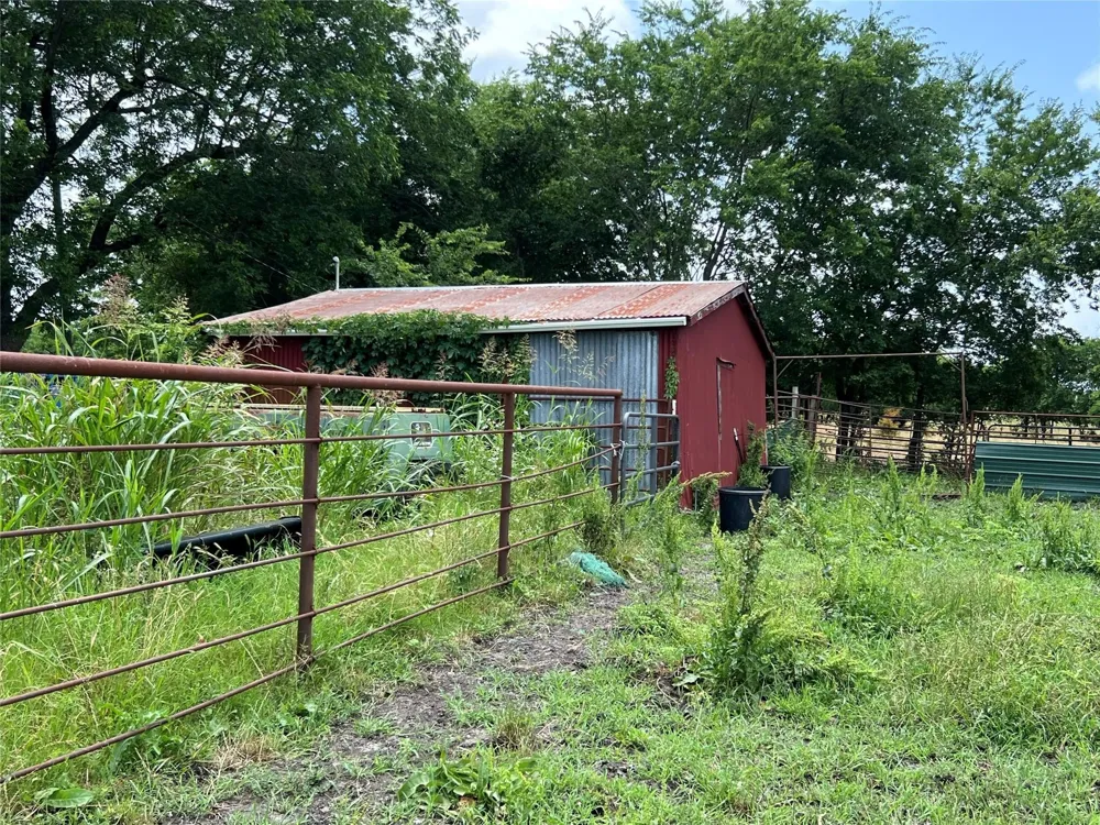 CR 3735 Wolfe City, TX 75496