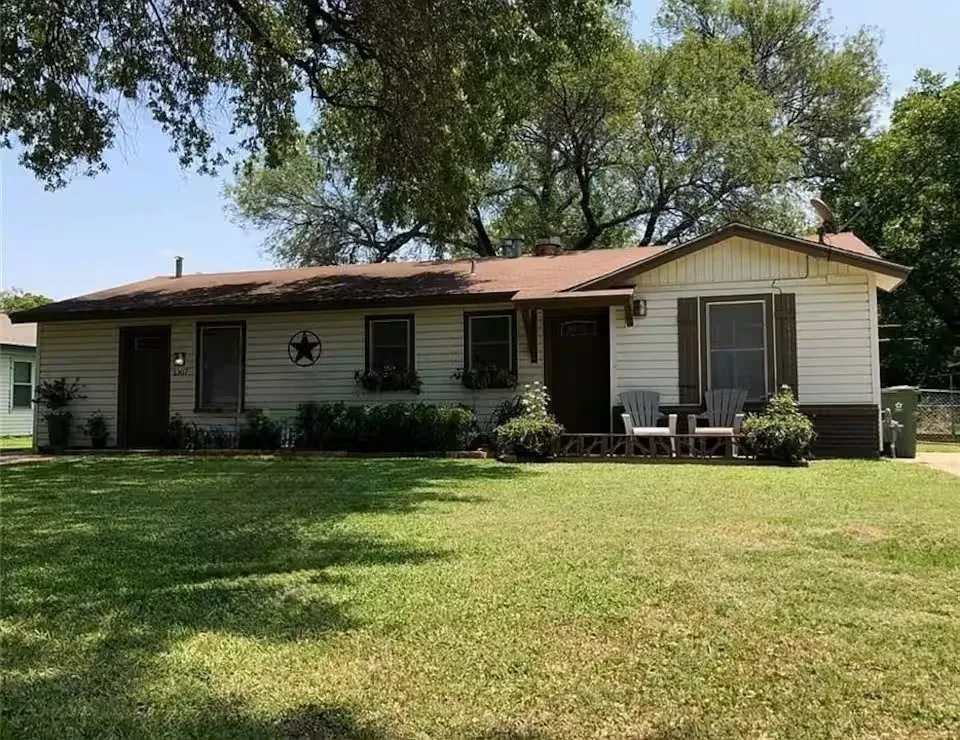 1307 Hadley Drive Arlington, TX 76011