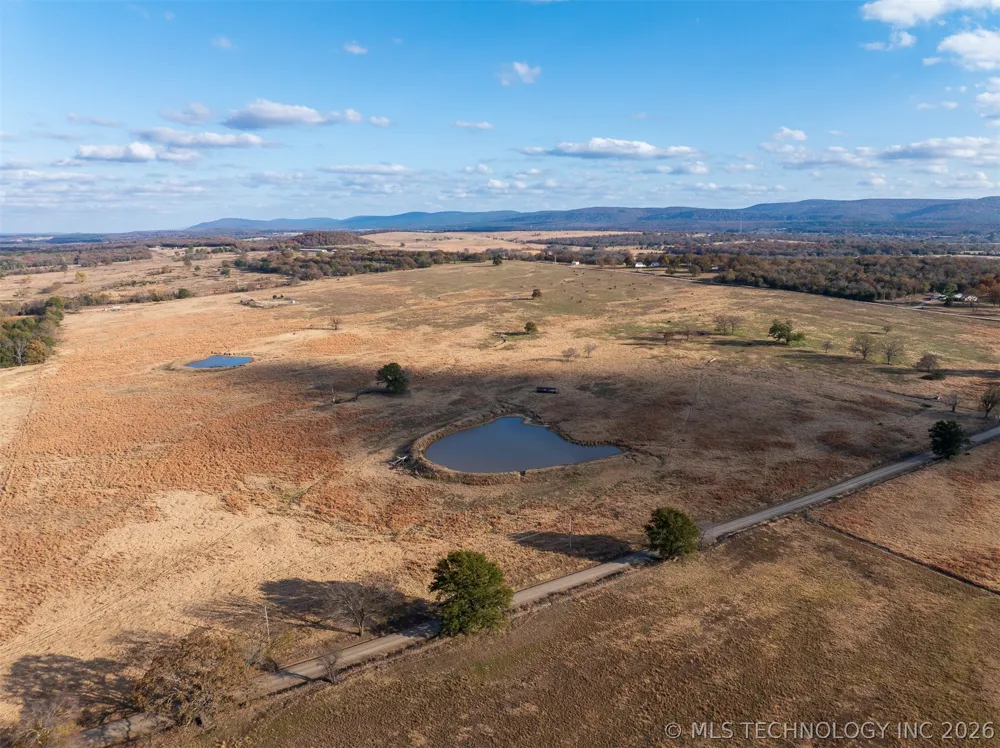 140 S County Road 4440 McCurtain, OK 74944