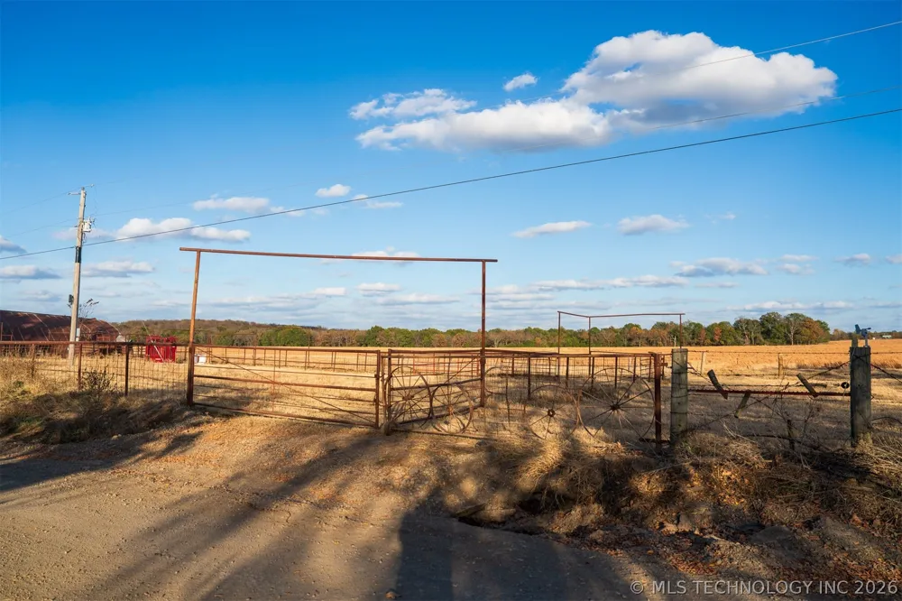 140 S County Road 4440 McCurtain, OK 74944