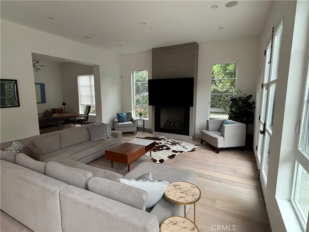 4435 Camellia Studio City, CA 91602