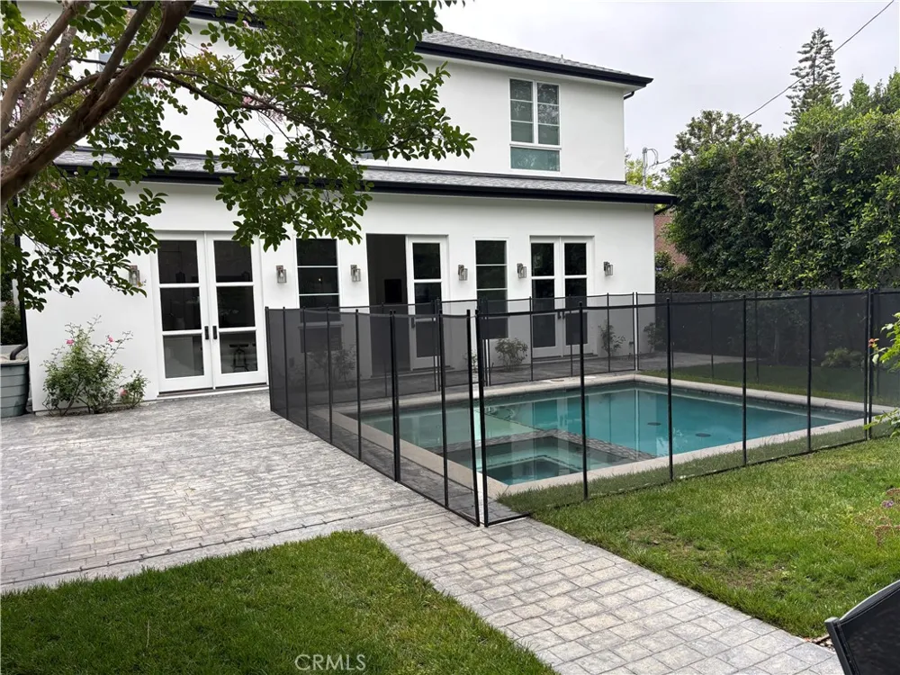 4435 Camellia Studio City, CA 91602