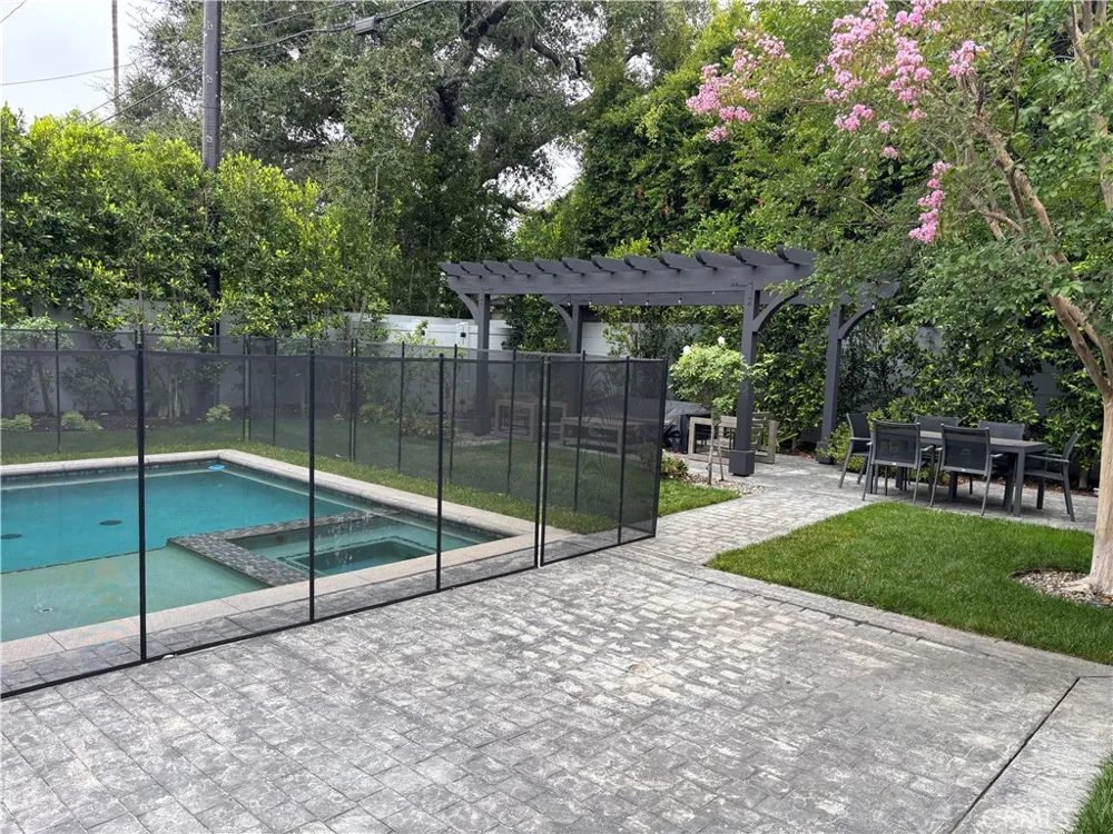 4435 Camellia Studio City, CA 91602
