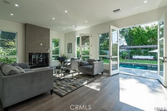 4435 Camellia Studio City, CA 91602