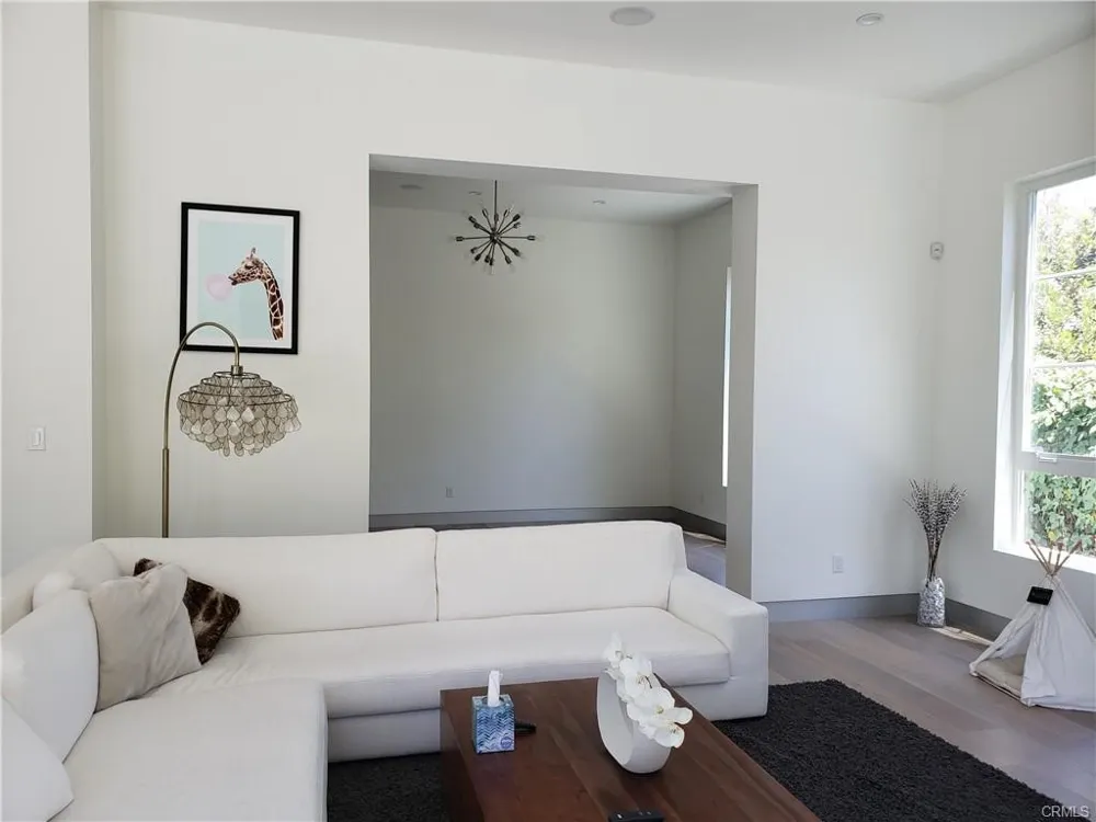 4435 Camellia Studio City, CA 91602