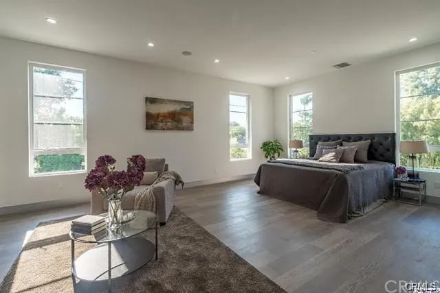 4435 Camellia Studio City, CA 91602