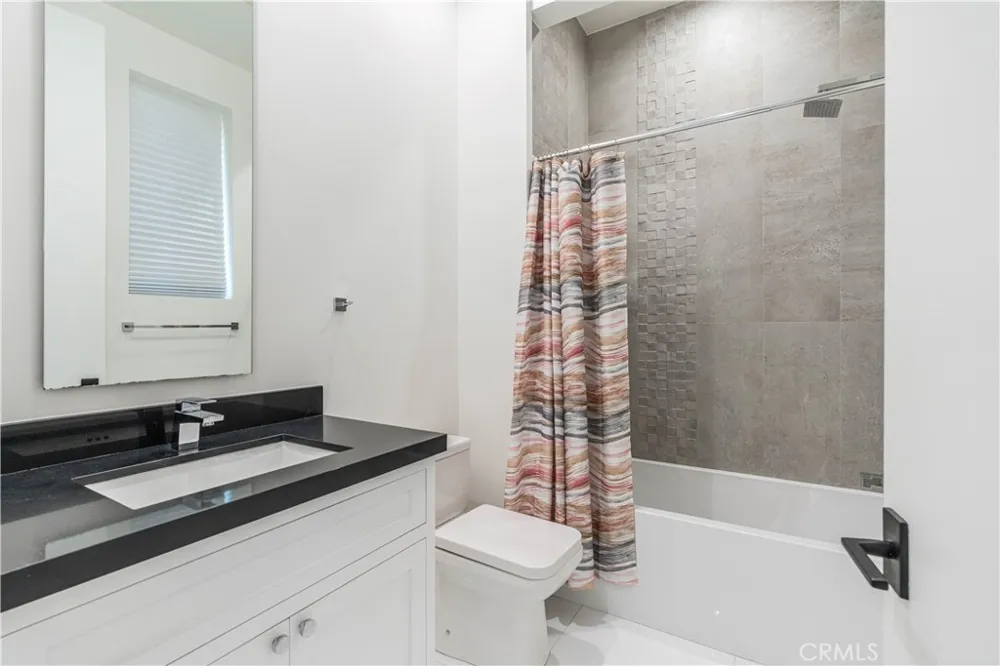 4435 Camellia Studio City, CA 91602