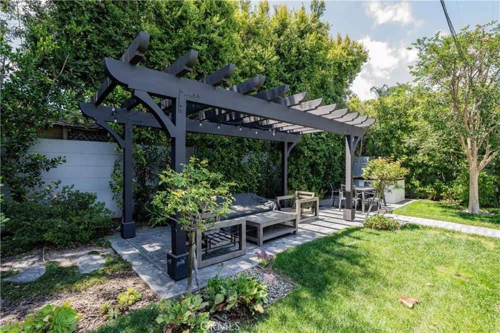 4435 Camellia Studio City, CA 91602