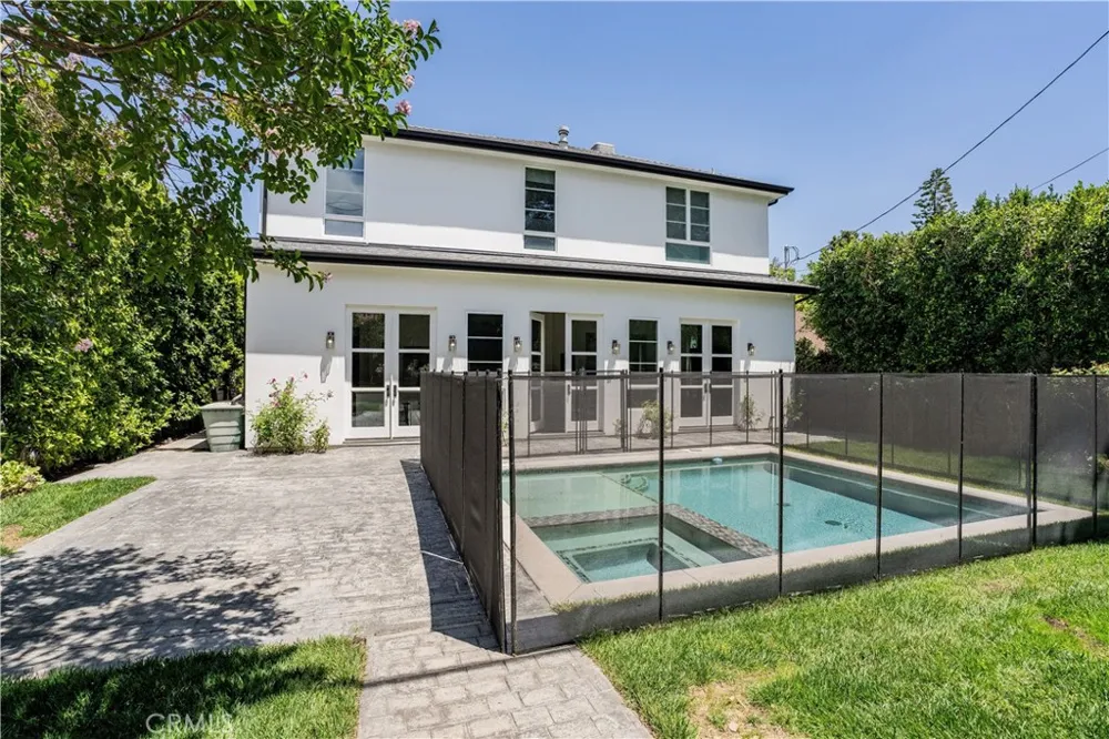 4435 Camellia Studio City, CA 91602